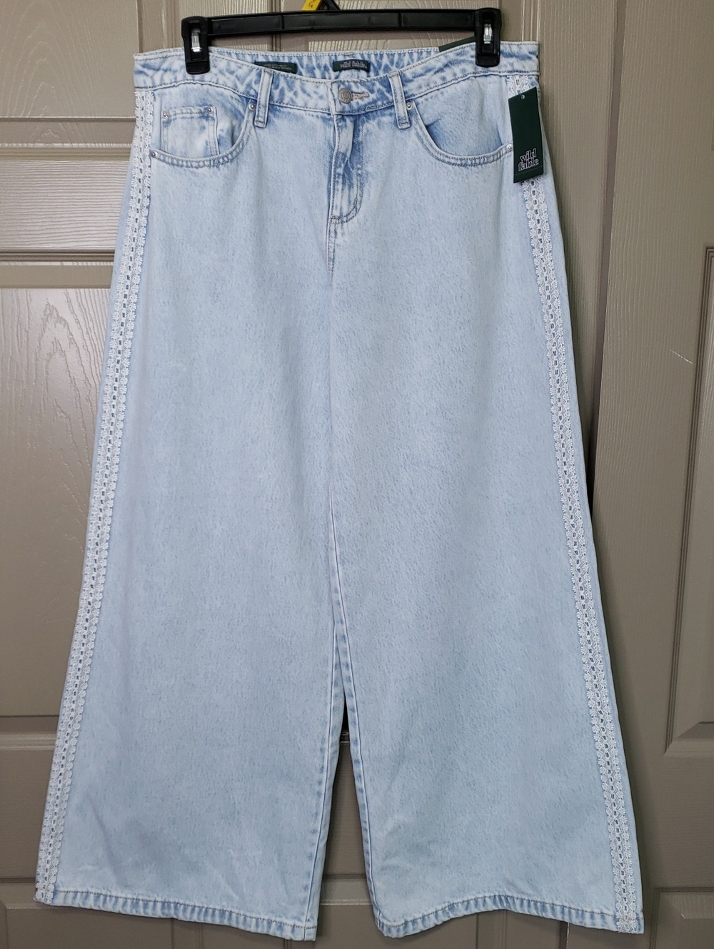 Wild Fable NWT Light Wash Wide-Leg Lace-Trim Jeans - Women Size 12